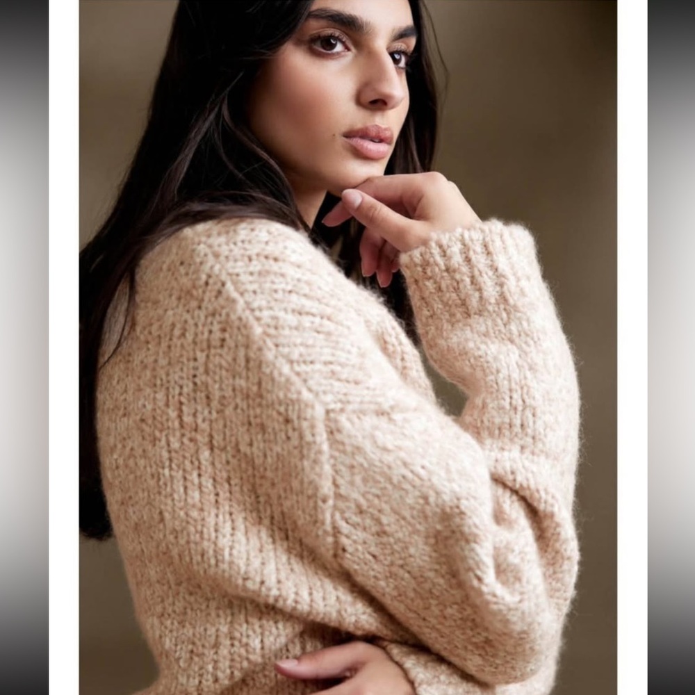 Banana Republic cropped alpaca blend Knit Sweater size M